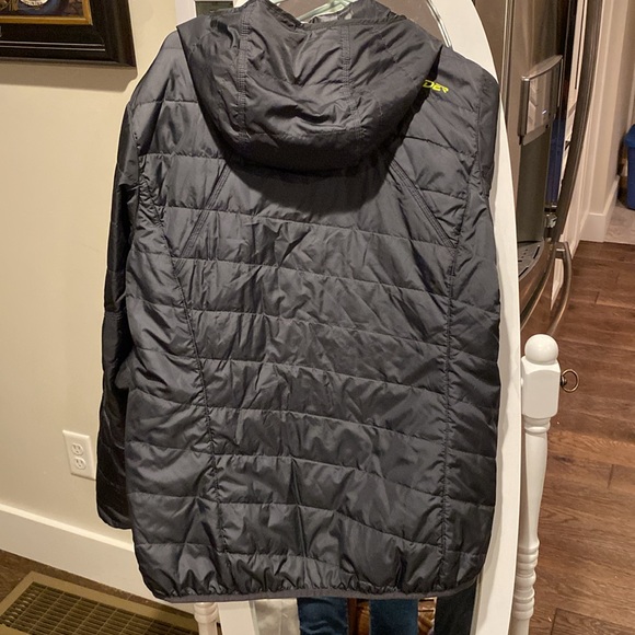Spyder grey puffer jacket. Women size M. - Picture 3 of 3